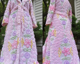 Divine Pink Wedding Cake Frosting The Nanny Style Robe Vintage Chenille Soft Bathrobe, Small