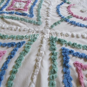 Country Prim Wreath Antique Handtufted Vintage Chenille Bedspread Quilt Fabric Piece