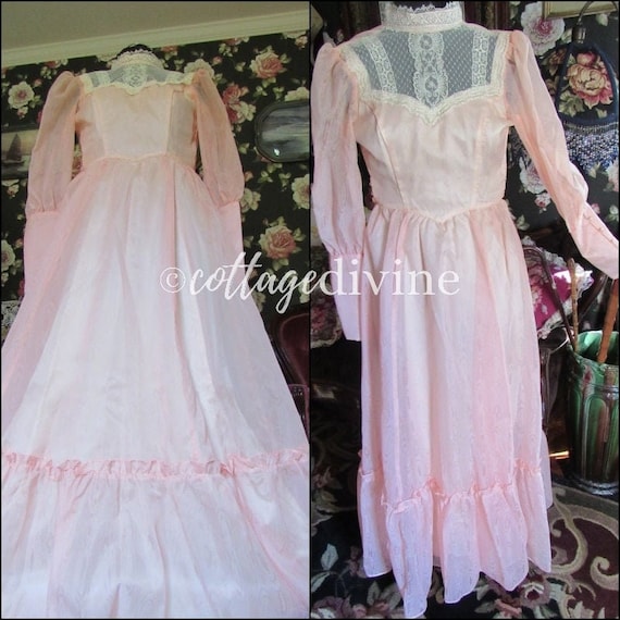 Gorgeous Glow Shimmery Peach Victorian Style Vint… - image 1