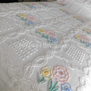 Farmhouse Nostalgia White Floral Vintage Chenille Bedspread, Pastel Flowers, FULL Size, Antique Morgan Jones