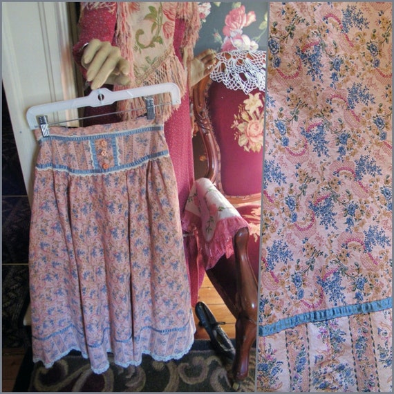 Romantic Victorian Wallpaper Floral Calico Gunne S
