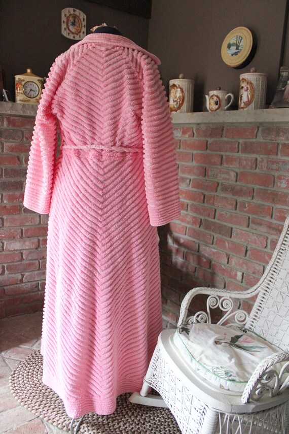 Plush Pink Vintage Chenille Robe, Authentic WWII Era … Gem