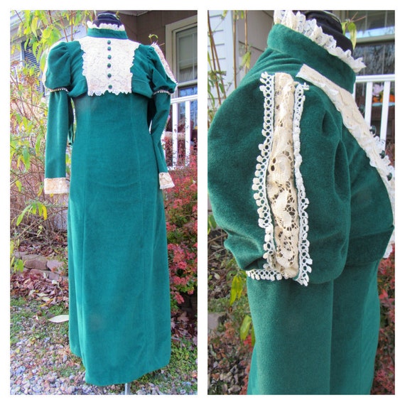 Emerald Vintage ILGWU 1970s Victorian Lace & Velou