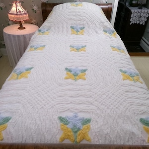 Country Cottage Chic 1950s Cotton Floral Vintage Chenille Bedspread, Full Size