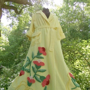 gorgeous vintage chenille robe, ladies floral tufted bathrobe in sunglow yellow, fit &#39;n flare, half sleeves, est size medium