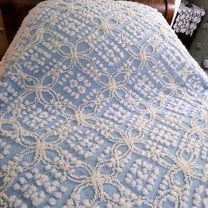 beach cottage blue vintage chenille bedspread, shabby tufted geometric pattern, 100% cotton twin size summer coverlet with fringe
