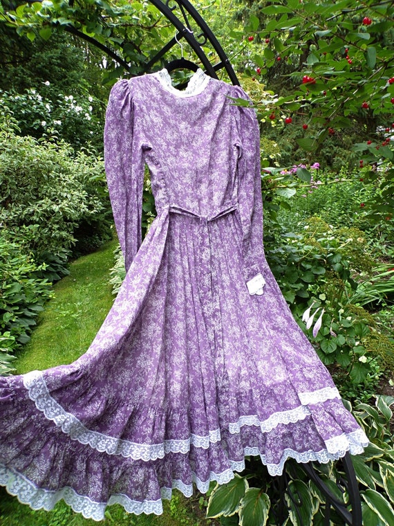Vintage GUNNE SAX Prairie Dress, Midi Length, Lav… - image 4