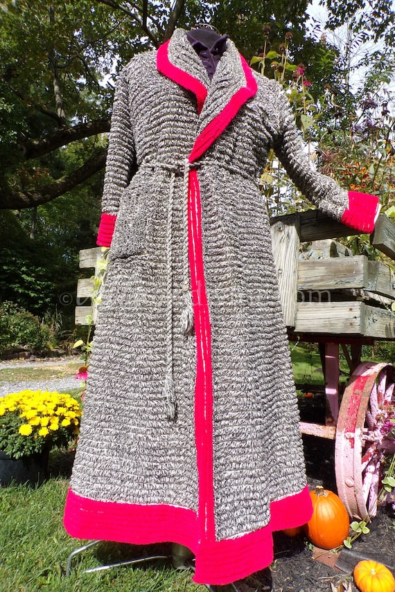 Red Peacock Vintage Women's Chenille Robe, 1940s … - image 2