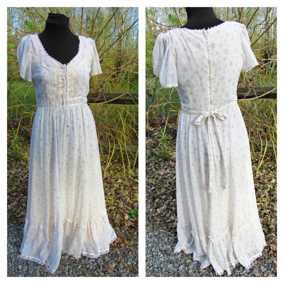 Dreamy Flutter Sleeves Blue Rose Gunne Sax Vintage