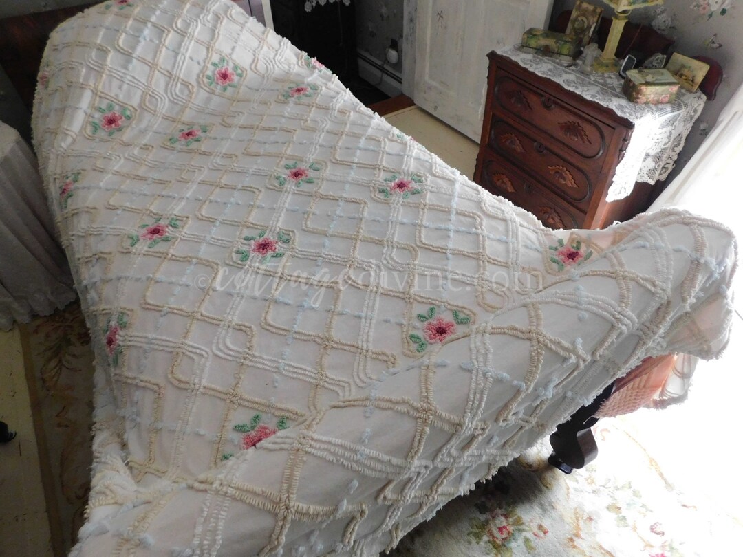 Full Size Chenille Bedspread, Vintage Rose Florals on Antique Cream
