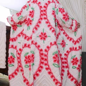 Hooded Chenille Robe in Pink Hearts & Flowers, Cozy Cute Medium / Large Hooded Vintage Style Women&#39;s Bathrobe