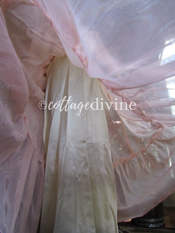 Gorgeous Glow Shimmery Peach Victorian Style Vint… - image 9