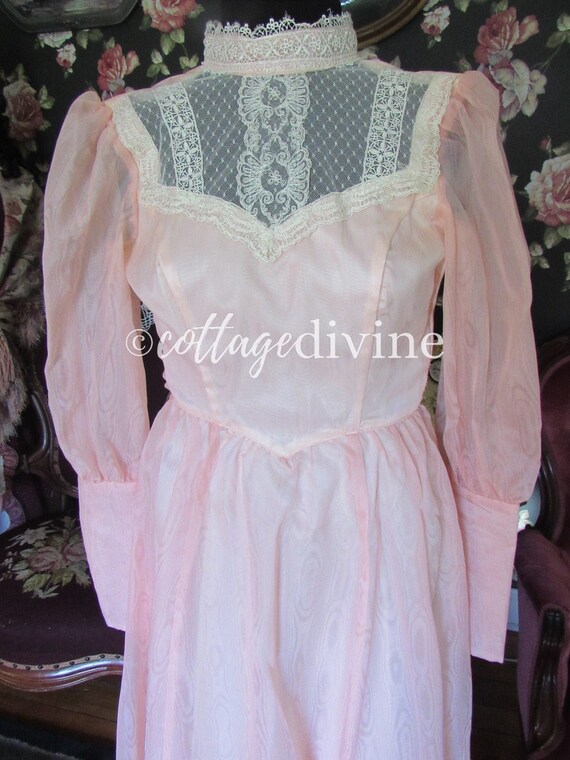 Gorgeous Glow Shimmery Peach Victorian Style Vint… - image 3