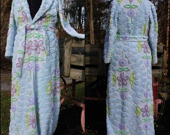 Divine Canyon Group Chenille Robe, The Nanny Style Chenille Bathrobe ~ Spa Blue Wedding Cake Frosting Vintage Fitted Bathrobe, Small