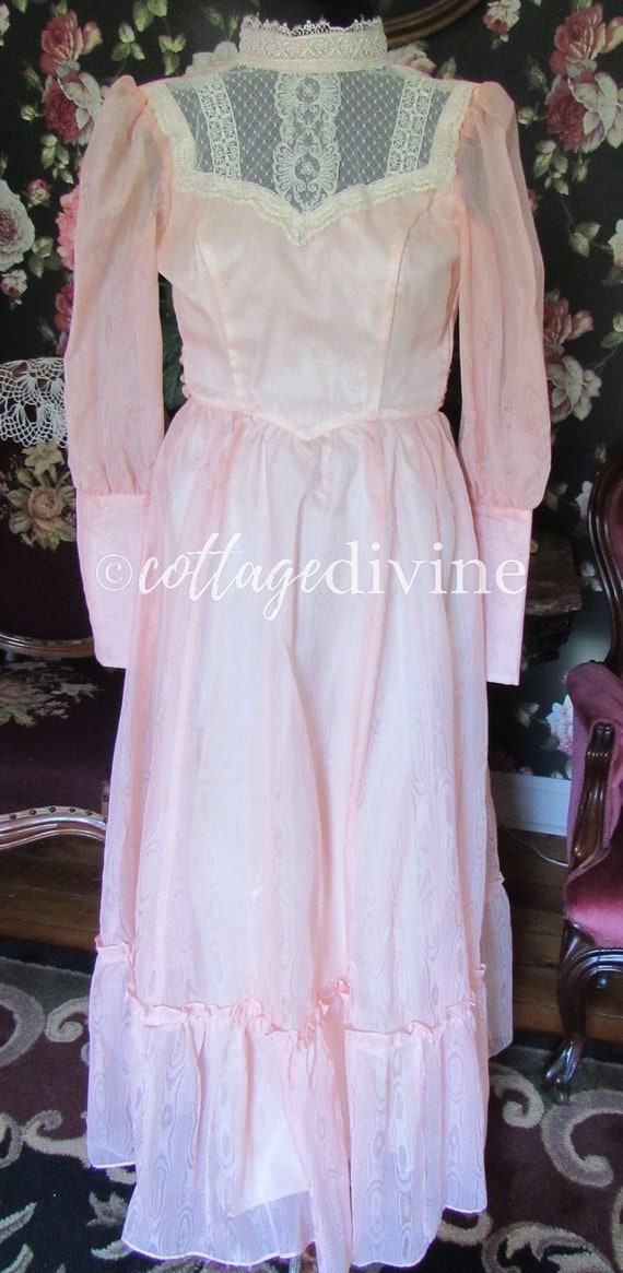 Gorgeous Glow Shimmery Peach Victorian Style Vint… - image 2