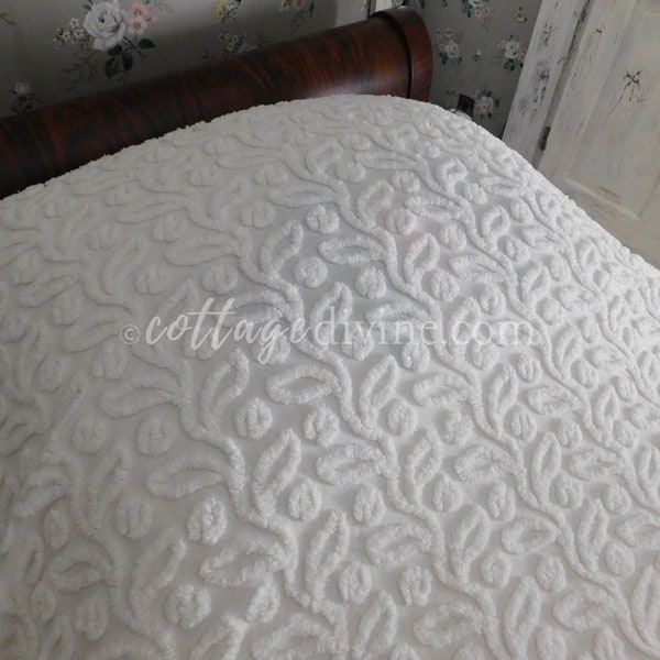 Ivy & Berries Country Farmhouse White Vintage Chenille Bedspread, Full Size, Tagged W. Hofmann Textiles