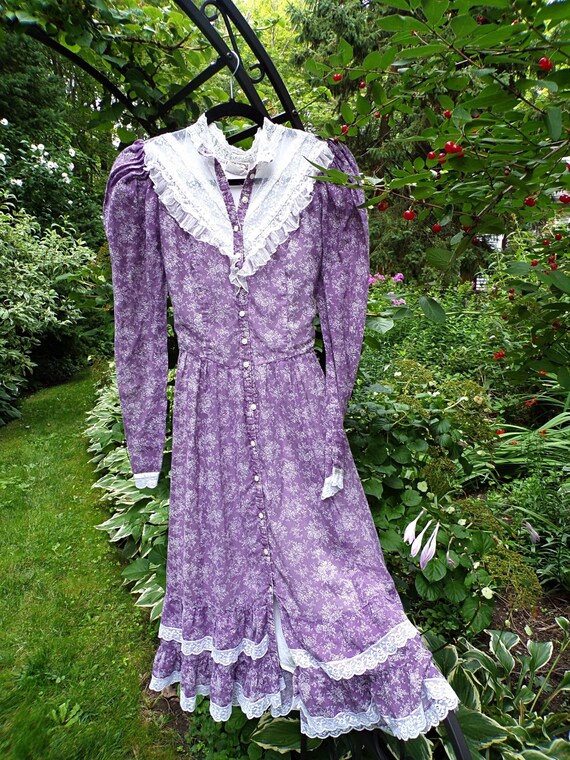 Vintage GUNNE SAX Prairie Dress, Midi Length, Lav… - image 3