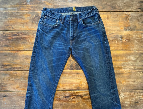Slim fit denim blue jeans // Women's 