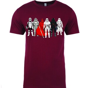 Puede incluir: Una camiseta de color granate con un gr&aacute;fico de seis personajes de Star Wars, incluyendo un Stormtrooper, un Trooper Rebelde y Darth Vader.