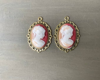 Vintage Lady Cameo Necklace beautiful cream and rose color looped gold setting FREE SHIPPING RTS