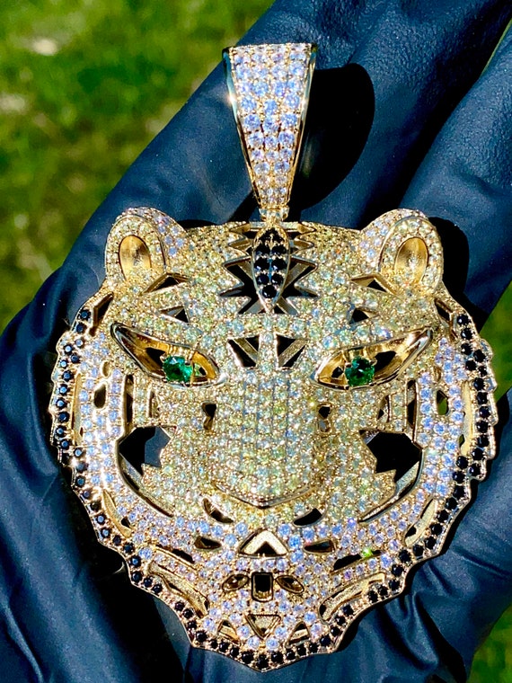 Big lion best sale pendant