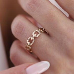 14K Solid Gold Chain Ring, Interlocking Chain Ring, Gold Chain Link Ring, Minimalist Gold Ring, Stackable Gold Band, Dainty Gold Jewelry