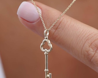 Collar con llave de corazón de oro macizo de 14 quilates: Joyería minimalista de protección