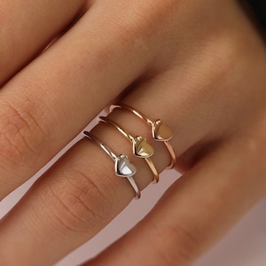 Anillo apilable con forma de corazón en miniatura, anillo de compromiso de oro de 14 quilates, anillo de corazón para San Valentín, joyería fina minimalista, regalo para ella