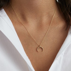 Gold Mini Crescent Necklace, Moon Pendant, Layering Necklace, Lunar Necklace, Everyday Gold Jewelry, Dainty Minimal Jewelry, Celestial, Star