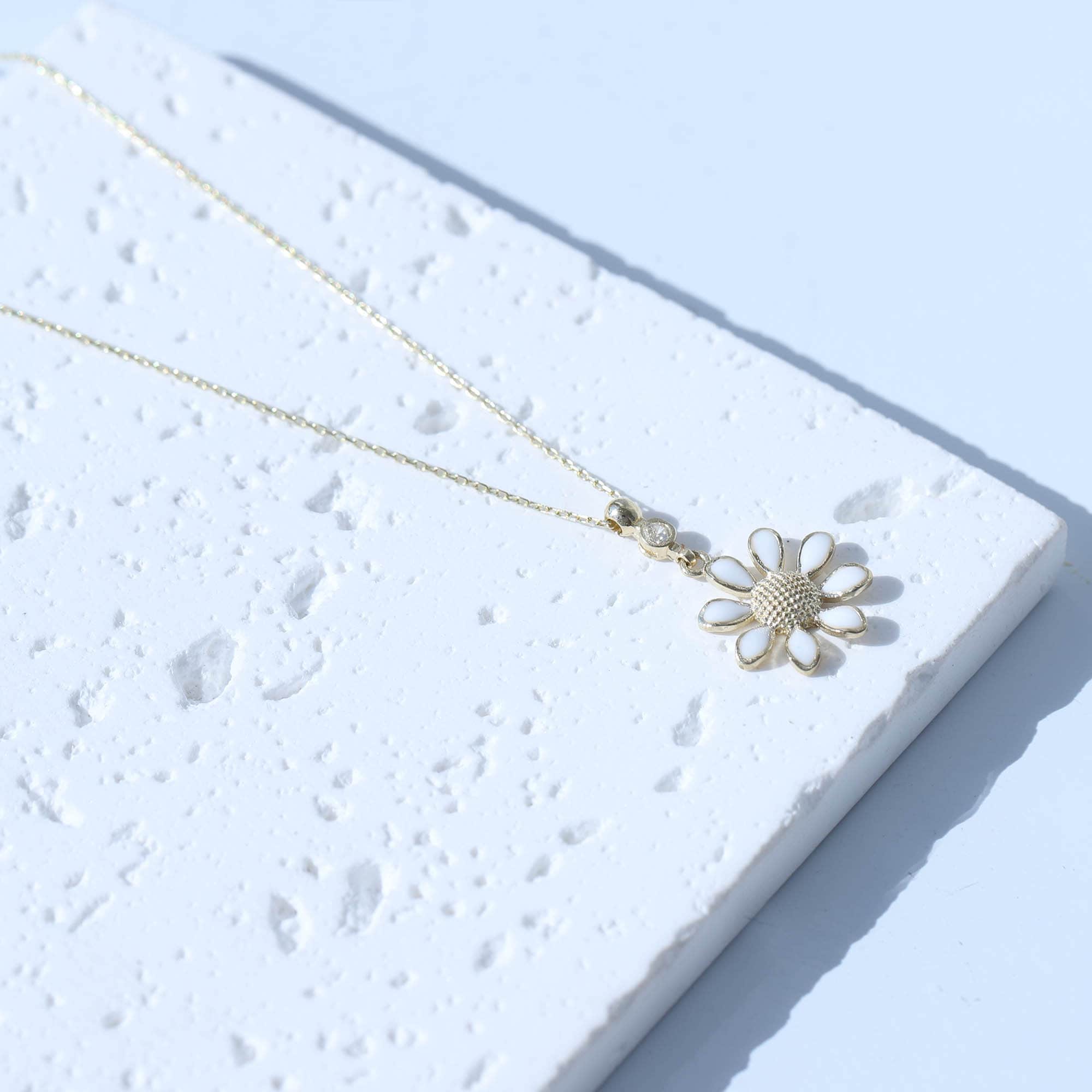 ★daisy★♡14kgf 14K Gold Daisy Flower Diamond Stud Earrings | Dallas TX