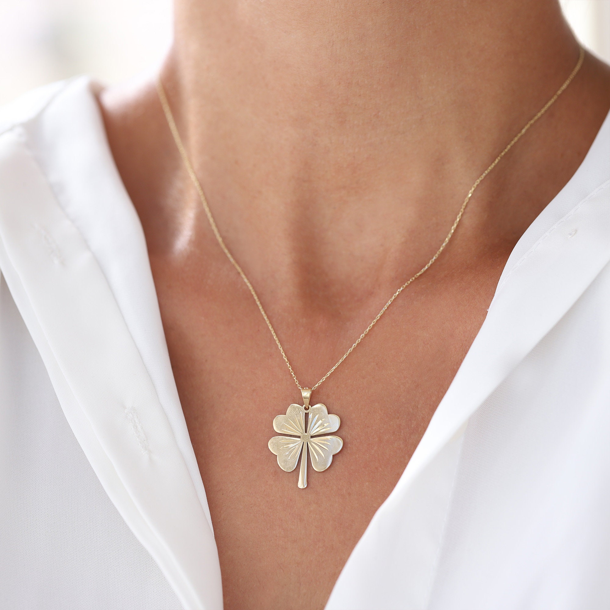 14K Gold Klee Halskette, zierlicher Glück Anhänger, Shamrock, Minimalistisches Geschenk für Abschlussgeschenk, Geburtstag, Echt Gold Schmuck