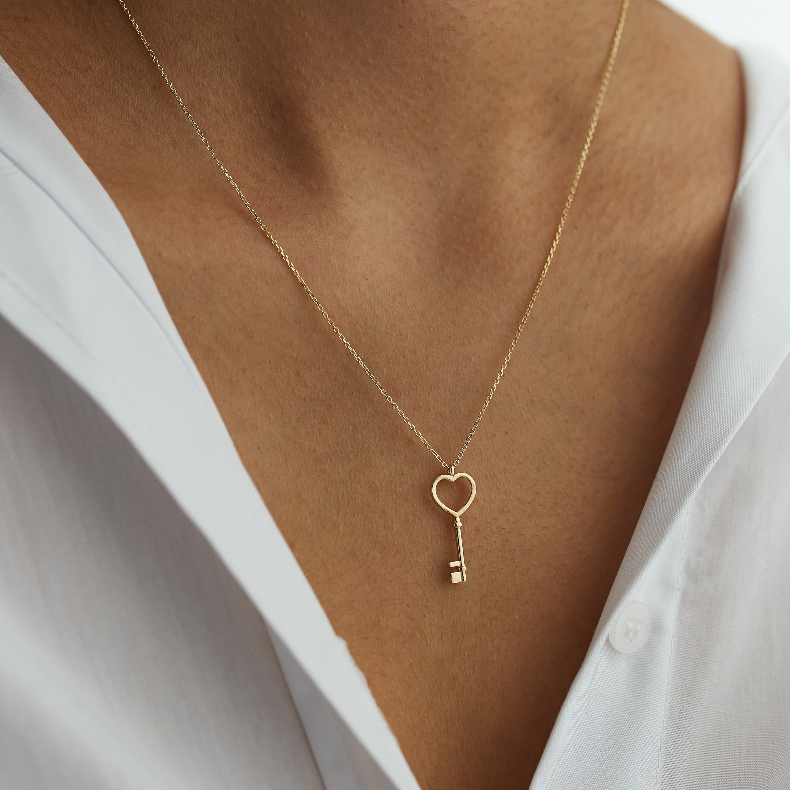 Gold Heart Key Necklace Open Heart Key Pendant 14K Gold -  Norway