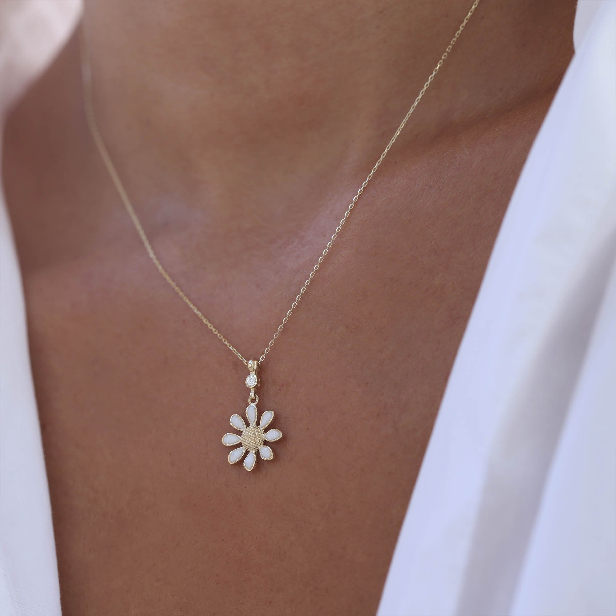 ★daisy★♡14kgf 14K Gold Daisy Necklace, Flower Pendant, Yellow and White