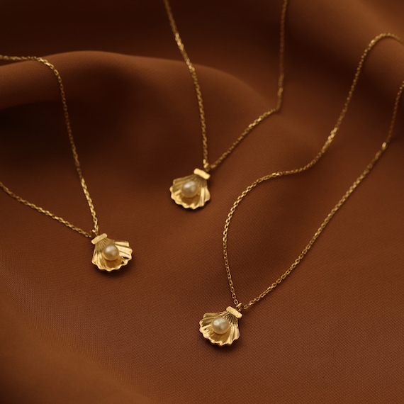 14K Gold Shell Necklace Seashell Pearl Pendant Dainty Gold Pearl Bridesmaid Gift Beach Wedding Jewelry Gift for Her Everyday Jewelry