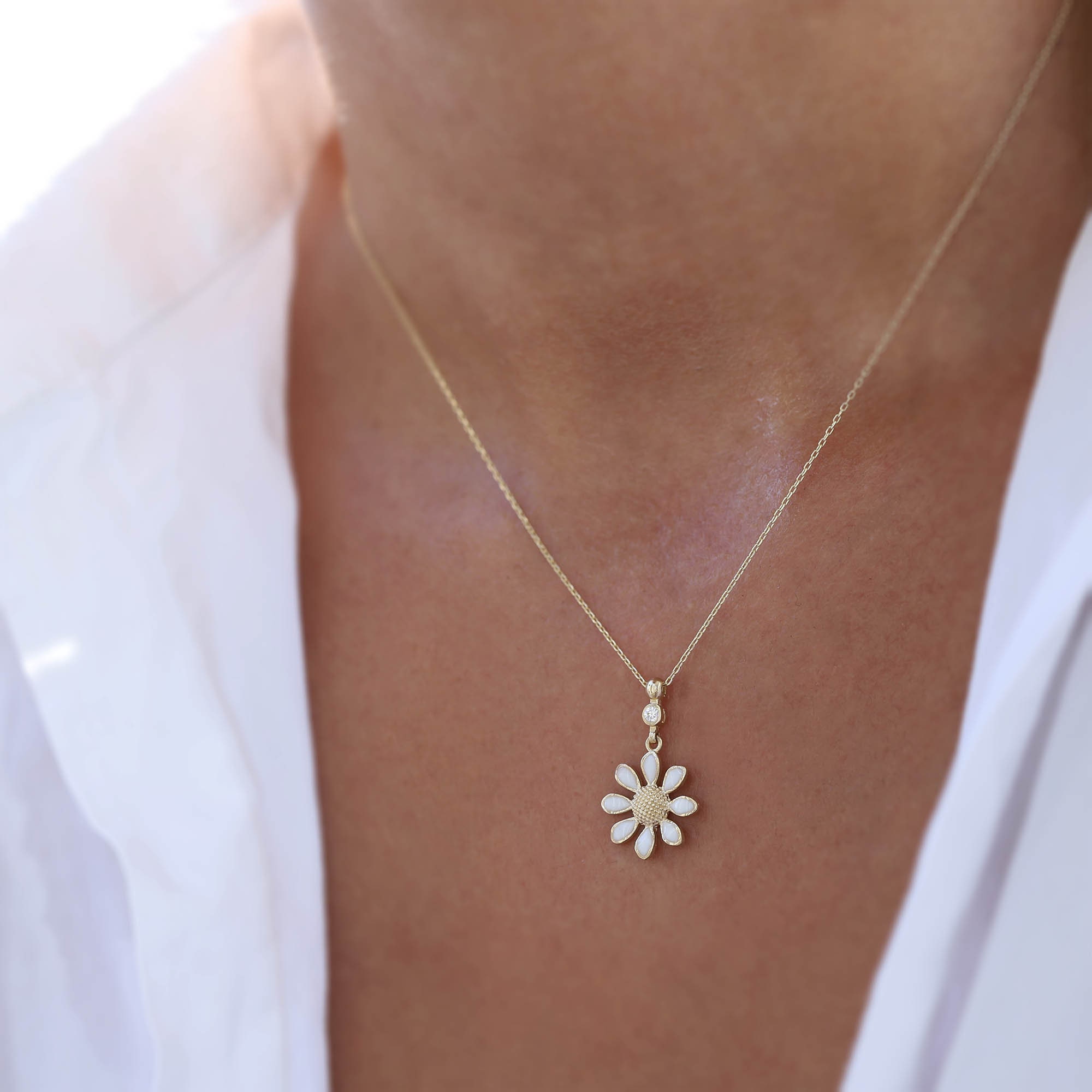 daisy♡14kgf 14K Gold Cubic Zirconia Daisy Pendant Necklace