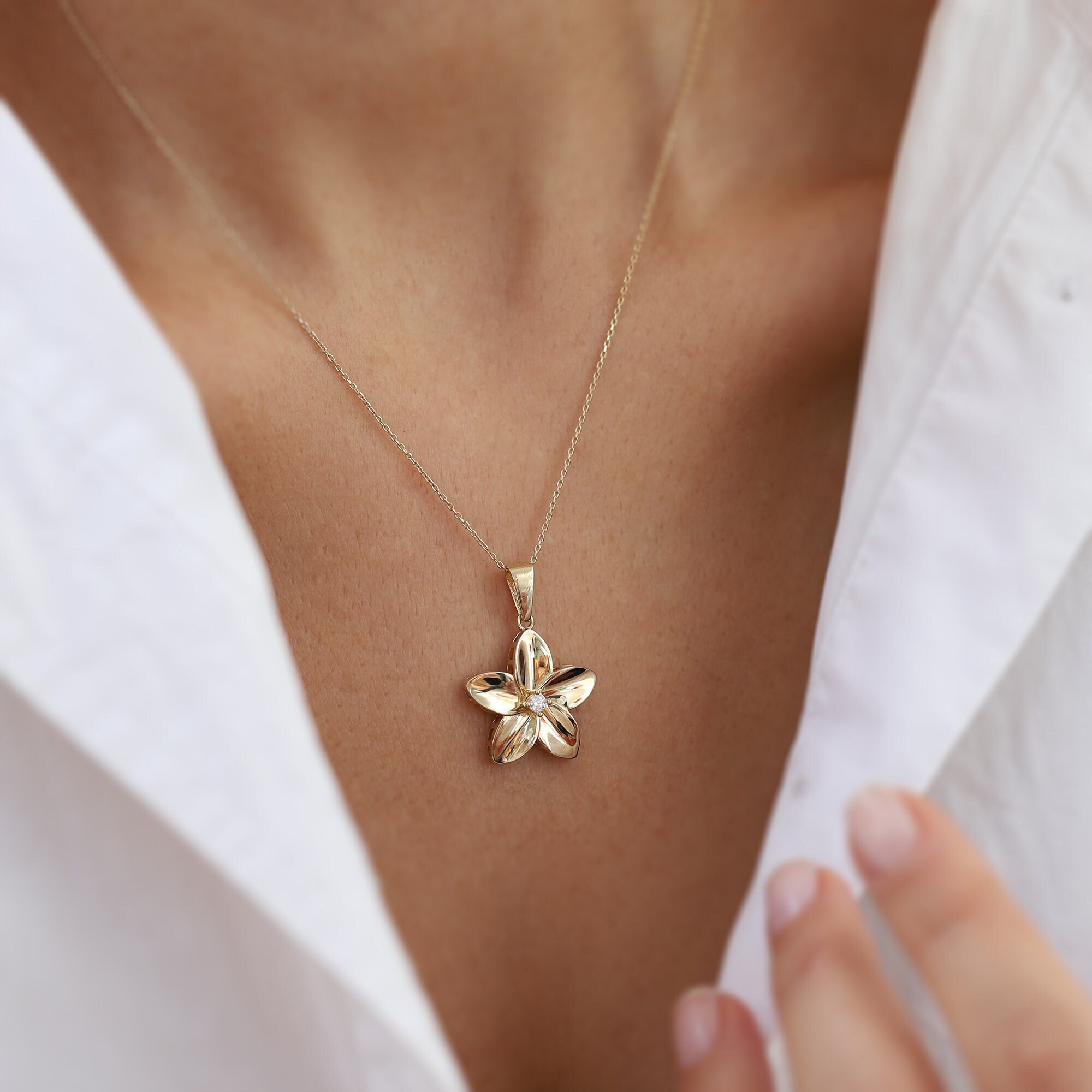 Gold pendant flower designs hot sale