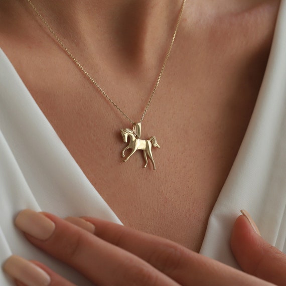 Necklace with horse pendant in stainless steel gold MUSTANG | Bijou Box®