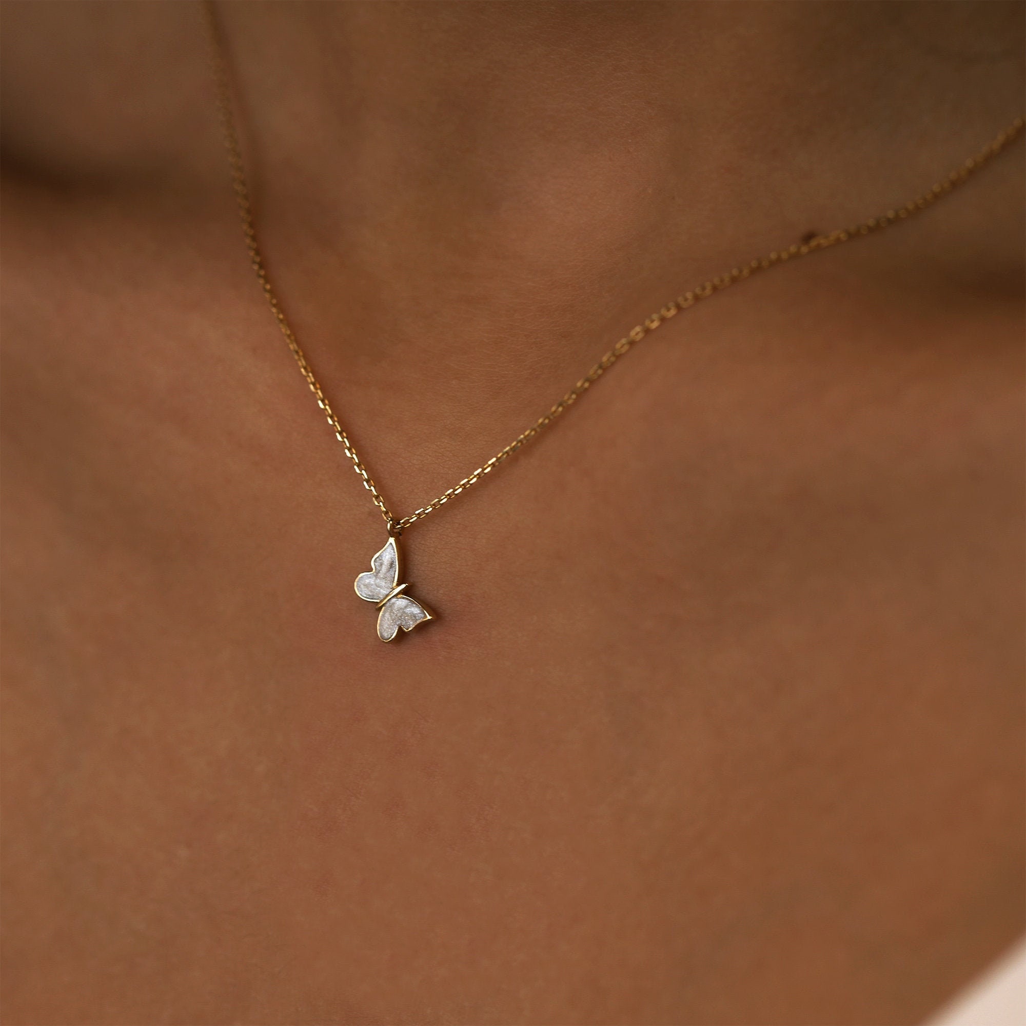 Zierliche Schmetterling Halskette, Emaille für Sie, Anhänger, Gold, Geschenk 14K Valentinstag