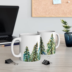 tasse à feuilles persistantes de chants de Noël | Tasse en céramique blanche de 11 oz | Cadeaux de tasse de café | Impression de pins pour les vacances d'hiver | Vert Bleu Blanc