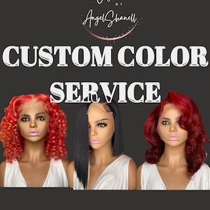 Puede incluir: La imagen presenta tres cabezas de maniquí con pelucas de color personalizado. Las pelucas son en tonos rojos y negros. El texto "CUSTOM COLOR SERVICE" se muestra de forma destacada. La marca "Wigs by Angel Shanell" también es visible.