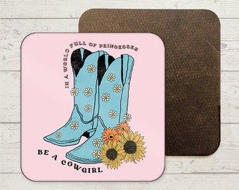 Sottobicchiere "Sii una cowgirl", regali da cowgirl, regali da Dolly Parton, regali sulla cultura pop, musica country, regali per lei, cosa farebbe Dolly, tazza di ambizione