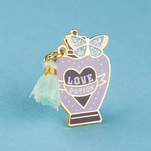 Broche en émail Blue Love Potion