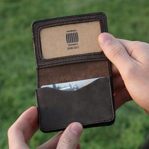 Tarjetero de piel de grano completo personalizado con funda para identificación, billetera de piel de grano completo grabada