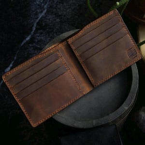 Billetera de cuero grabada, billetera plegable de primera calidad, billetera de cuero de grano completo para hombres, regalo para esposo, regalo para papá, regalo personalizado para el Día del Padre