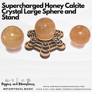 Esfera grande y soporte de cristal de calcita de miel supercargada