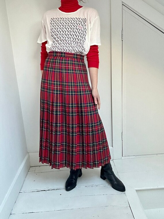 classic 80s Lands’ End knife pleat plaid skirt