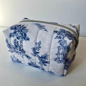 Trousse de maquillage matelassée bleue - pochette à fermeture éclair déesse, trousse à cosmétiques de voyage bohème, cadeau fait main pour elle