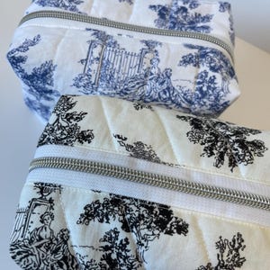 Trousse de maquillage matelassée Goddess - Pochette à fermeture éclair faite main, trousse à cosmétiques de voyage bohème, bleu et noir