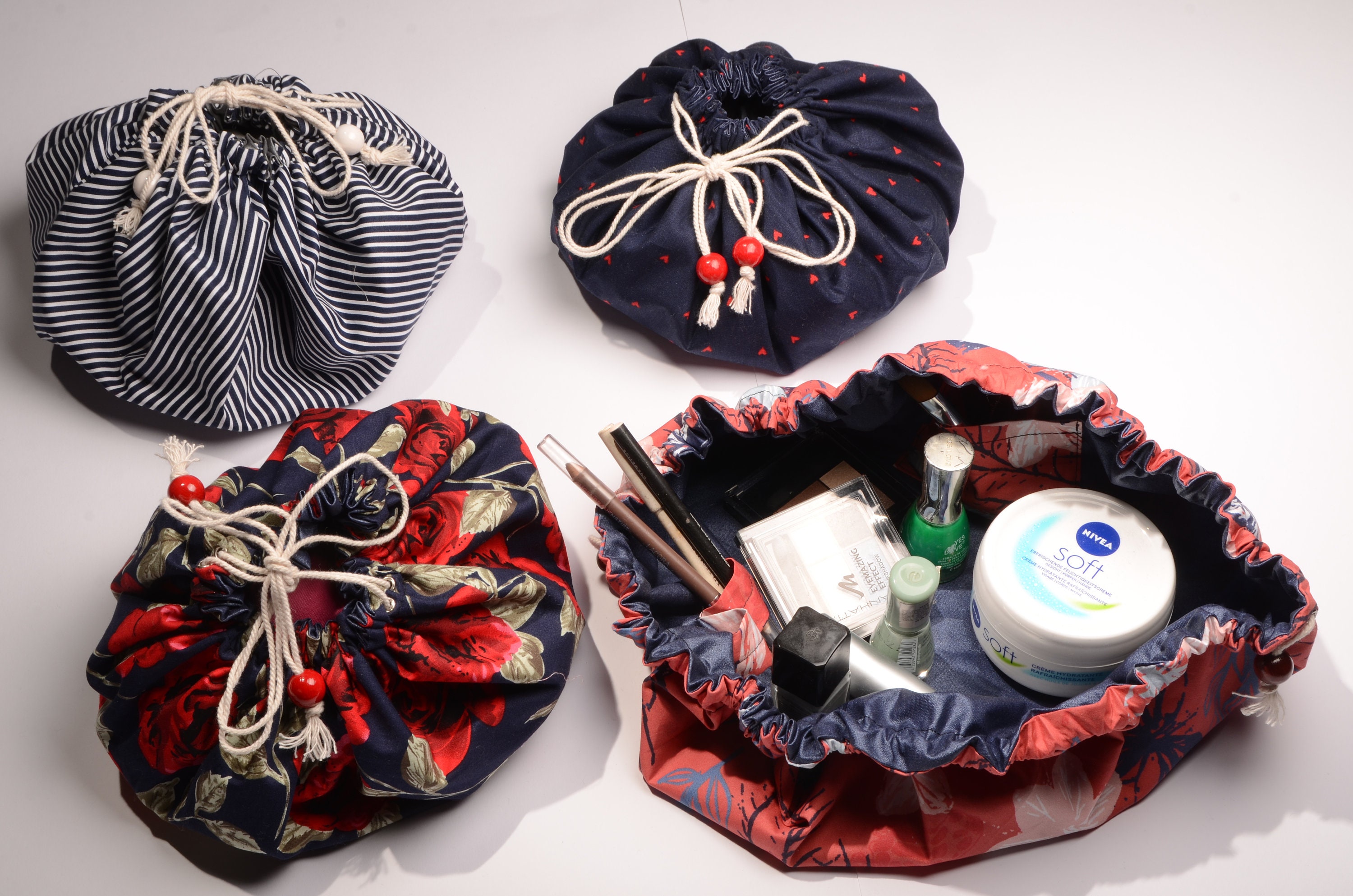 Cosmetic bag - round cosmetic bag with drawstring made of cotton and impregnated inner fabric
