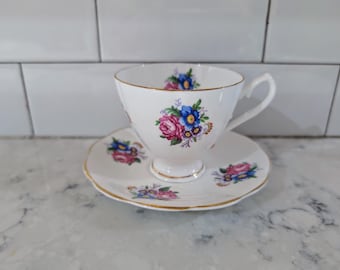 Xícara de chá e pires vintage Crownford Fine Bone China Floral feito na Inglaterra